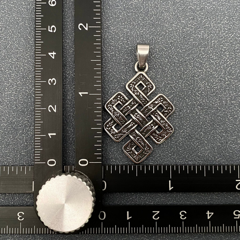 Ciondolo nodo infinito tibetano in acciaio inox - 4 cm