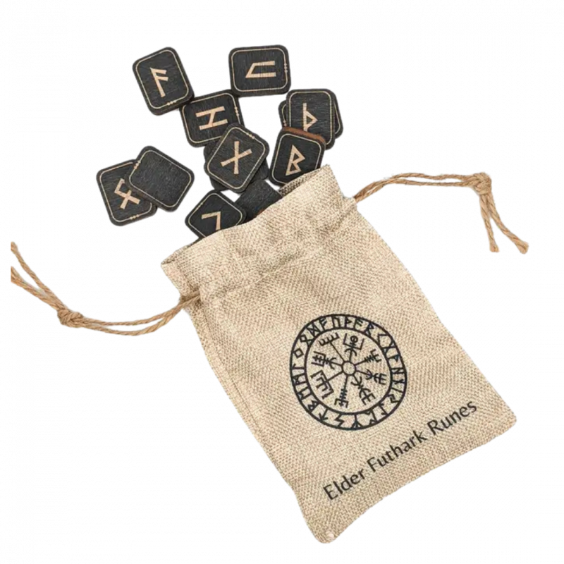 Rune in legno scuro nel sacchetto in juta