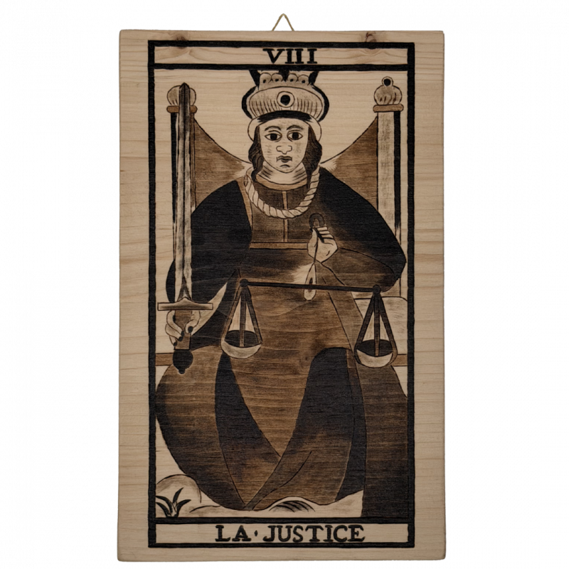 Tavola arcano giustizia artigianale in legno inciso a mano - 30 x 18,5 cm
